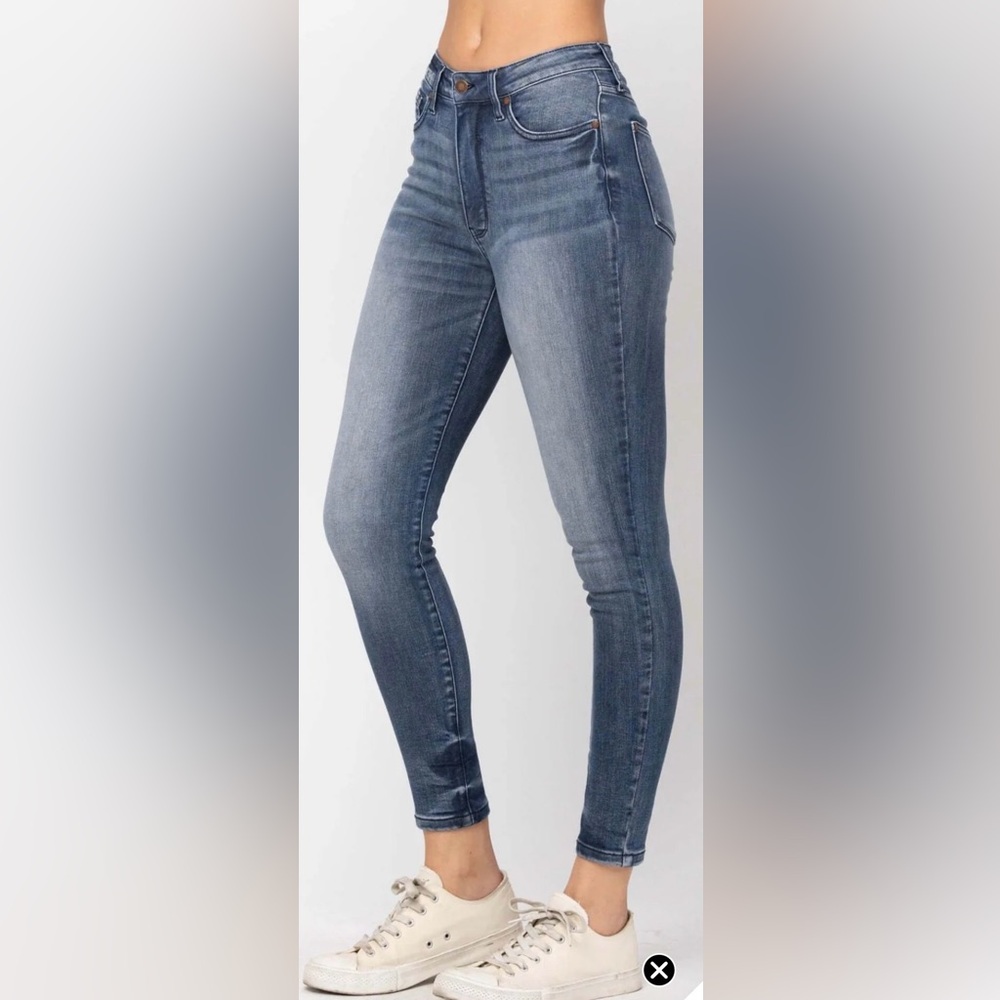 Judy Blue Keepin' Secrets Tummy Control Top Skinny Jeans - Picture 3 of 16